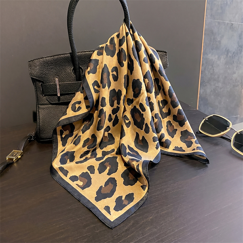 Lenço Quadrado 100% Seda com E - Face Scarf Mask avaliação e preço